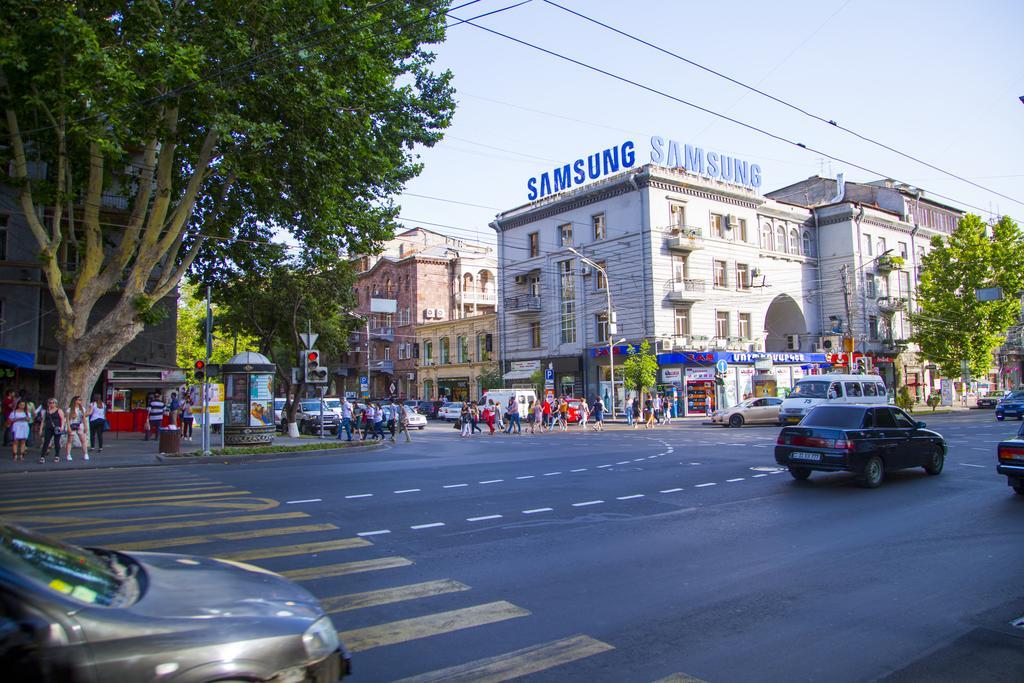 City Centre Apartments By Picnic Erevan Esterno foto