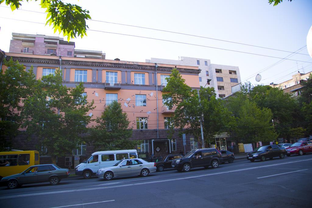 City Centre Apartments By Picnic Erevan Esterno foto
